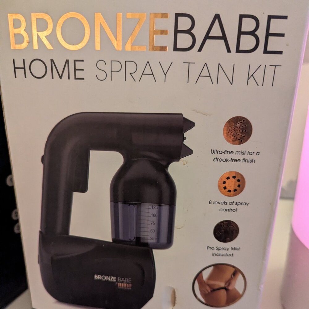 Spray tan machine